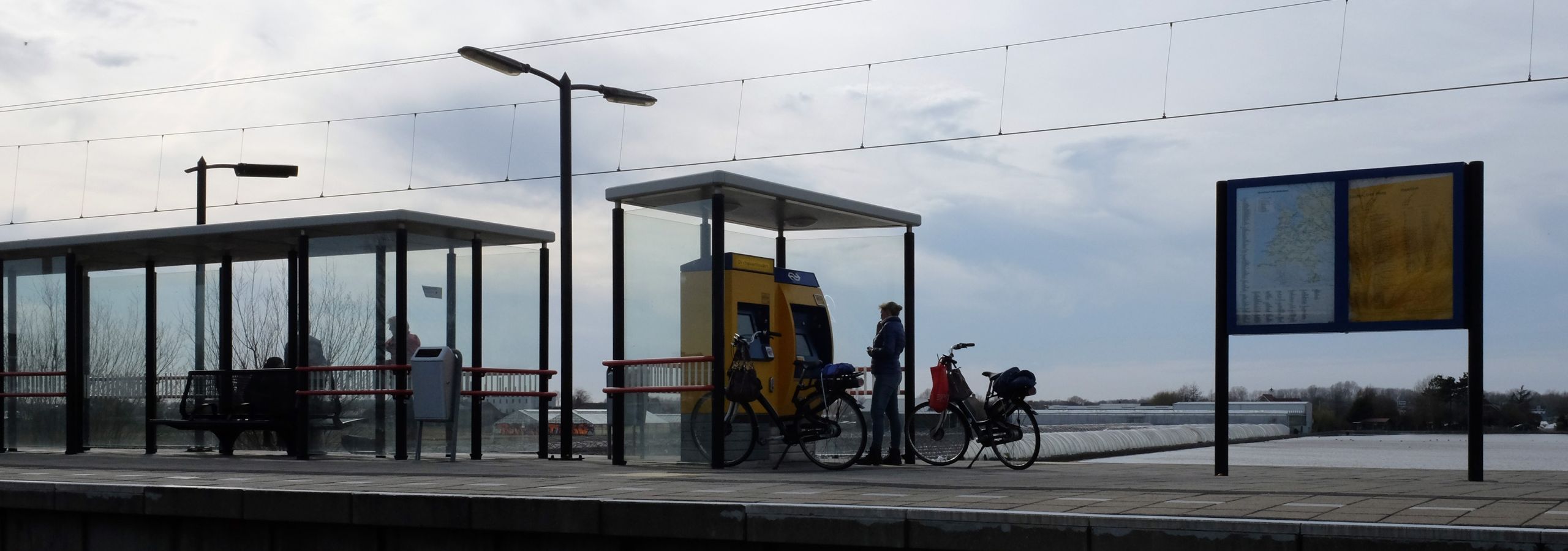 Foto van fiets op perron