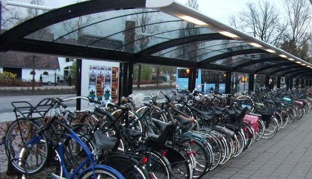 Fietsenstalling bij station