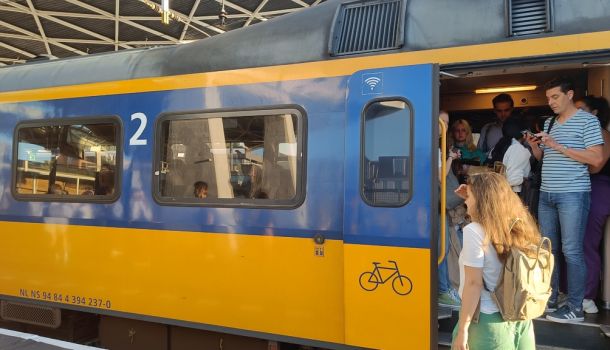 volle trein Tilburg