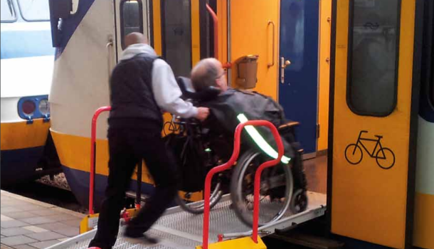 Rolstoel in trein