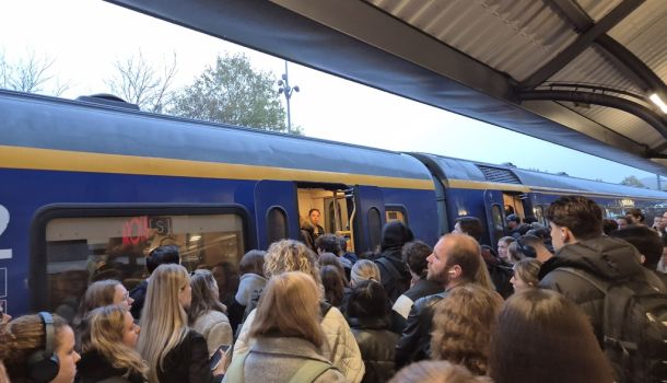 Volle trein Hilversum - Amsterdam