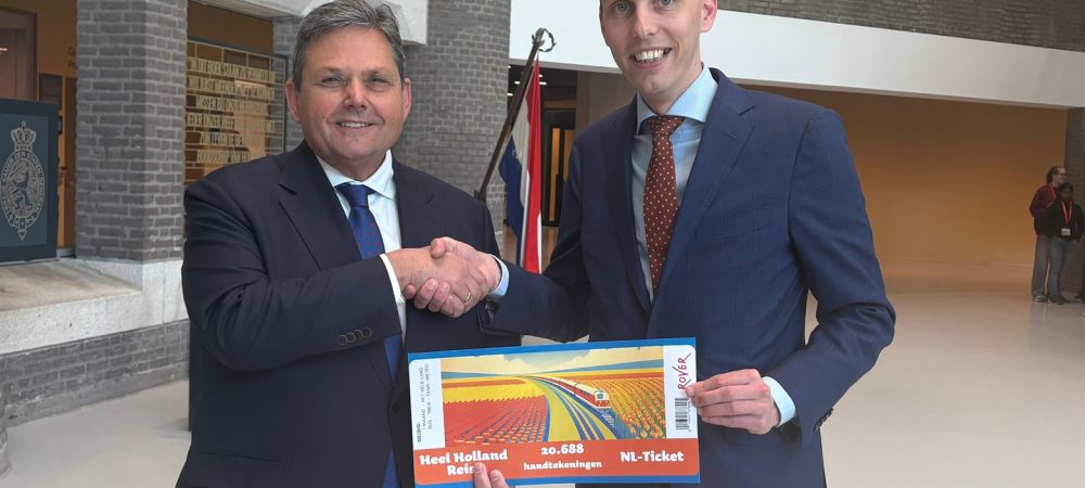 Heel Holland Reist aanbieding aan Chris Jansen