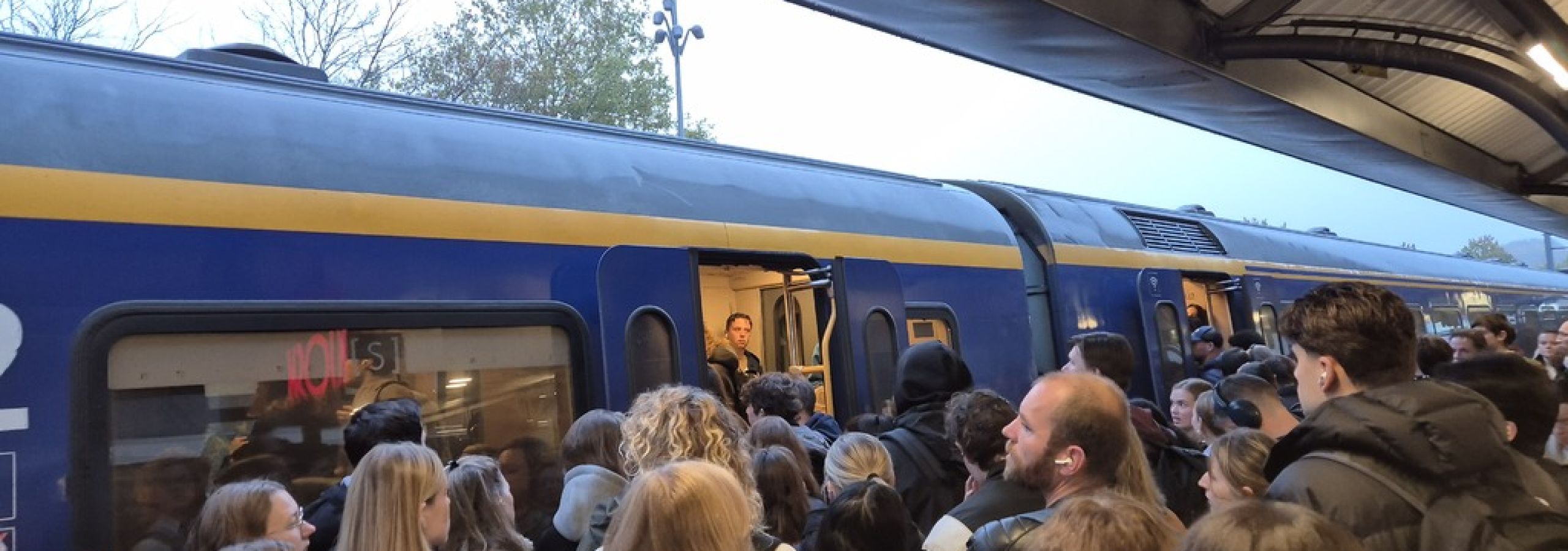 Volle trein Hilversum - Amsterdam