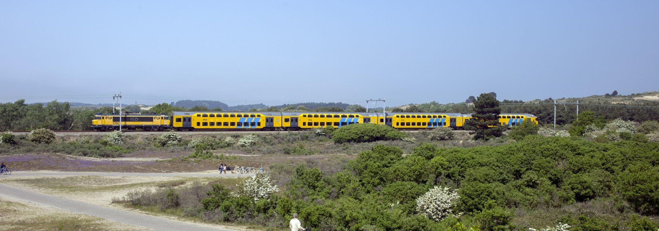 NS-trein onderweg naar Zandvoort